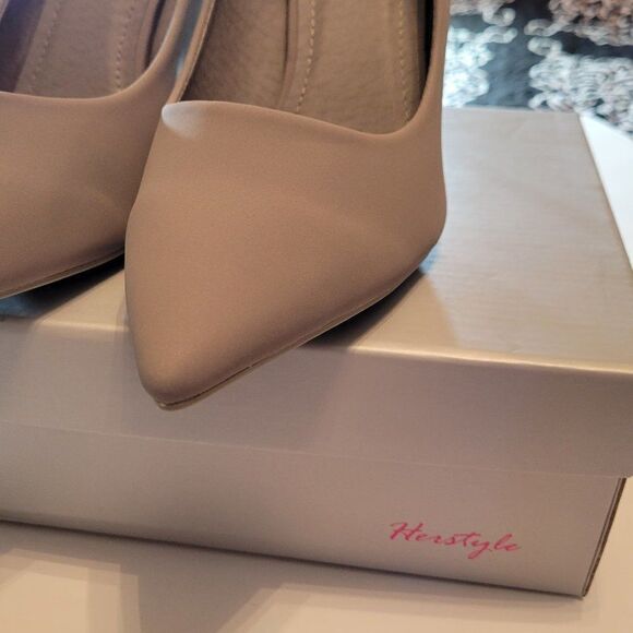 BRAND NEW HERSTYLE KATHERINA WOMEN'S POINTED TOE CLASSIC PUMP - Picture 10 of 15